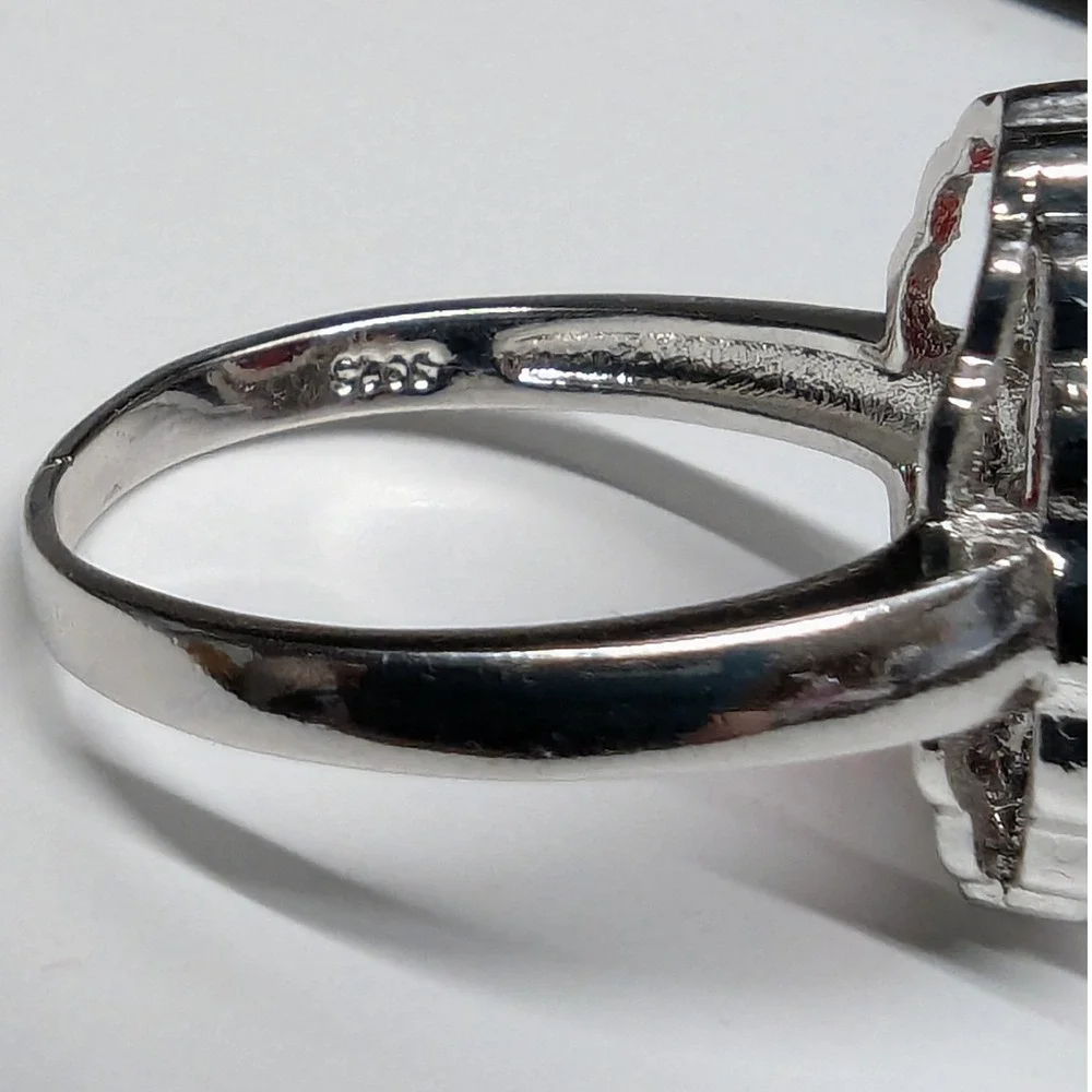 New 925 Marked Red Stone Halo Ring Plus‎ Size 9.5 SilverTone Oval Rhinestones